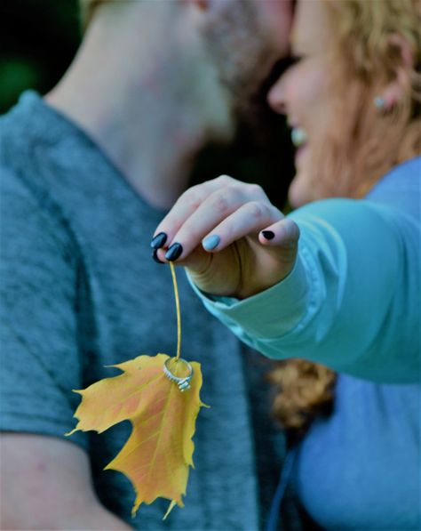 Good pose/edit for fall engagement photos (plus size ladies) #couplephotography #couple #photography #plus #size Engagement Photos Plus Size, Engagement Picture Outfits, Fall Engagement Pictures, Fall Engagement Photos, Engagement Photography Poses, Cute Engagement Photos, Get Engaged, Couple Engagement Pictures, Spring Engagement Photos