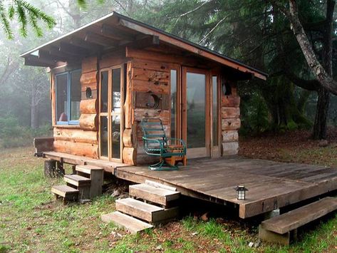 Tiny cabin in Carolina Design Case Mici, Small Cabin In The Woods, Off Grid Tiny House, Tiny House Swoon, Wooden Cabin, Cabin Tiny House, House Cabin, Tiny Cabins, Little Cabin