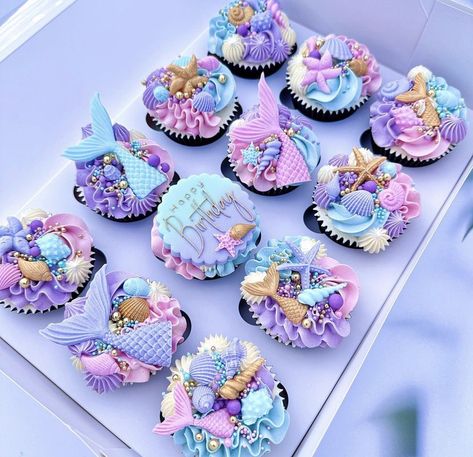 Mermaid Theme Cupcakes, Mermaid Cupcake Cake, Mermaid Cake Pops, Little Mermaid Cupcakes, Little Mermaid Cakes, Mermaid Birthday Party Decorations, Mermaid Theme Birthday Party, Mermaid Cupcakes, Cupcake Decorating Tips