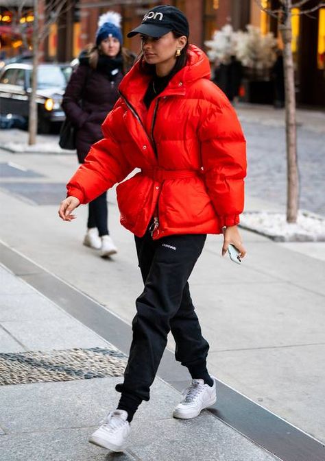 9 Celebrity Coat Outfits We All Need to Copy | Who What Wear Red Puffer Jacket Outfit, Print Boots Outfit, Puffer Jacket Outfit, Red Puffer Jacket, Red Puffer, Jacket Outfit, Street Style Winter, Emily Ratajkowski, Coat Outfits