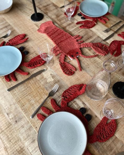 Our favorite summer table accessories: handmade jute placemats 🧡❤️💙💛 #handmade #jute #placemat #simplystyleyourplace #livingathome #interiorstyling #decolovers #popsofcolours #tabletop #setthetable #tablesetting #tabledesign #tableinspiration #tabledecoration #instainterior #alittlebeautyeveryday #kwpapproved #qualityisourpriority #kwpstyle #passionneverfails #findinspirationwithus #interiorstyling #kwpbeautifulthings #kwpbadgastein Jute Placemats, Light Red Color, Summer Table, Table Inspiration, Summer Tables, Red Colour, Accessories Handmade, Table Accessories, Light Red