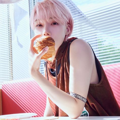 Chanhee The Boyz Pink Hair, Pink Male Aesthetic, Chanhee Photoshoot, Chanhee Pink Hair, Chanhee Aesthetic, New Tbz, The Boyz New, New Boyz, Choi Chanhee