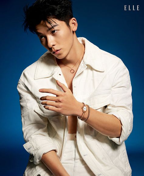 Greg Hsu is the Cover Star of ELLE Singapore June 2023 Issue Male Art Poses, Model Portfolio Examples, Greg Hsu, Self Portrait Drawing, Group Photo Poses, Portfolio Examples, Cover Boy, Men Photoshoot, Handsome Asian Men