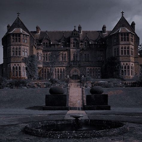 Castles Aesthetic Exterior, Gothic Mansion Aesthetic Exterior, Dark Academia Aesthetic Mansion, Dark Manor Aesthetic Exterior, Large Castle Aesthetic, Black Manor Aesthetic, Mansion In The Woods Aesthetic, Aesthetic Castle Exterior, Castle Aesthetic Exterior