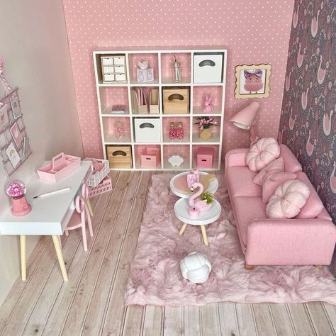 Doll House Rooms Ideas, Barbie Doll Furniture Diy, Big Doll House, Barbie House Furniture, Pink Dollhouse, Dollhouse Furniture Diy, Diy Barbie House, Dollhouse Living Room, Pink Furniture