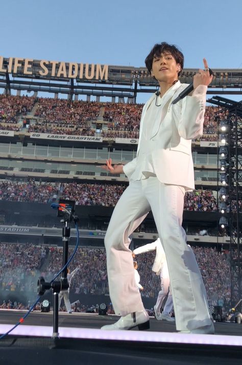 Jungkook in a white suit incredibly close to ARMY Jungkook Aesthetic, Bts Aesthetic Pictures, Jungkook Abs, Bts Concert, Jung Kook, Jungkook Cute, Foto Jungkook, Boy Scouts, Bts Bangtan Boy