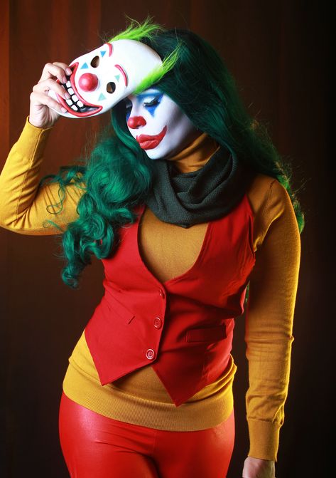 Learn how to put together a Joker costume from the new movie. I am cosplaying a genderbend Joker. Bianca Steeplechase, Joker Female, Female Joker Costume, New Joker Movie, Female Joker, The Joker Illustration, Joker 2019, Joker Costume, 31 Days Of Halloween