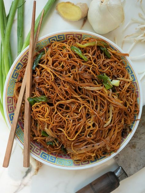 Soy Sauce Chow Mein, Chinese Chow Mein Recipe, Soy Sauce Noodles, Cj Eats, Pan Fried Noodles, Chow Mein Recipe, Chow Mein Noodles, Fried Noodles, Sauce Pan