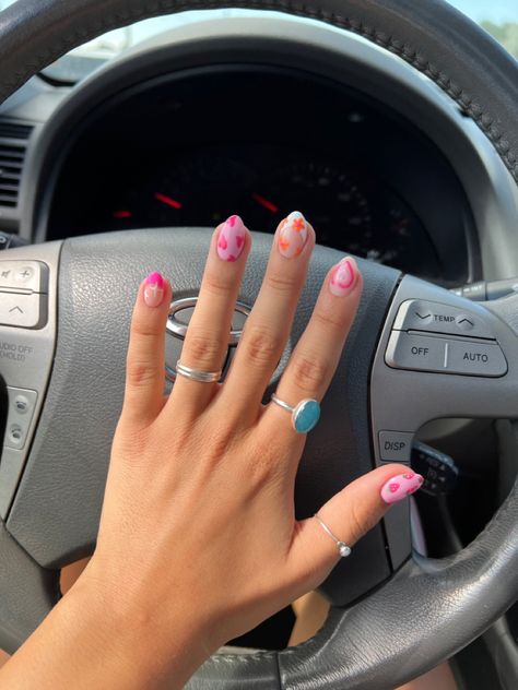 Summer Nail Inspo Round, Halle Sandburg Nails, Halle Sandberg Nails, Bad Nails, Lip Gloss Cosmetics, Valentine Nail Art, Basic Nails, Classic Nails, Casual Nails