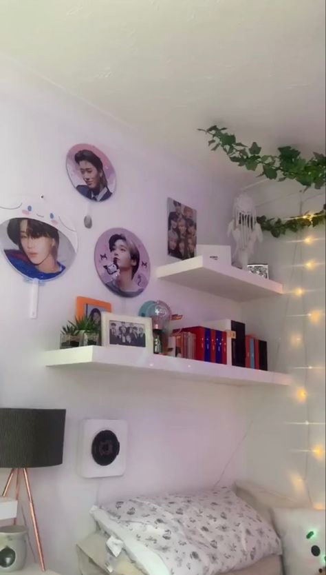 Kpop Floating Shelf Ideas, Kpop Floating Shelf, Kpop Wall Shelf, Kpop Shelves Ideas, Small Kpop Shelf, Bts Room Ideas, Kpop Albums Shelf, Small Shared Bedroom, Kpop Desk