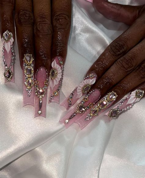 @beautywithbabylay Gold And Pink Nails, Pink Bling Nails, Charms Nails, Bedazzled Nails, Cute Pink Nails, Pink Glitter Nails, Girly Acrylic Nails, French Acrylic Nails, Coffin Nails Long