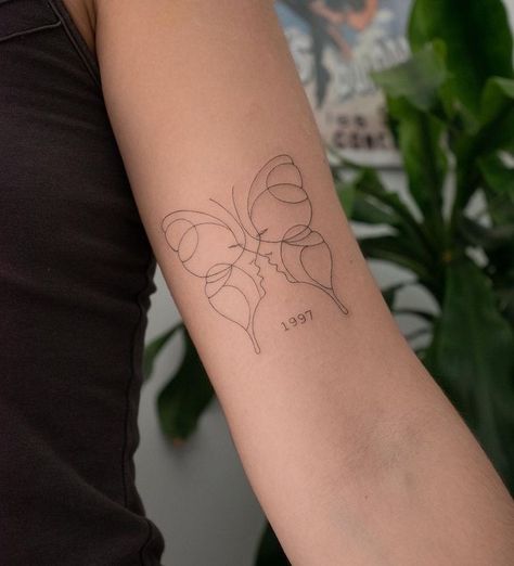 A Butterfly Tattoo, Gemini Tattoos, Continuous Line Tattoo, Minimal Tattoo Designs, Minimal Tattoo Ideas, Strong Tattoos, Gemini Tattoo, Tattoo Skin, Tasteful Tattoos