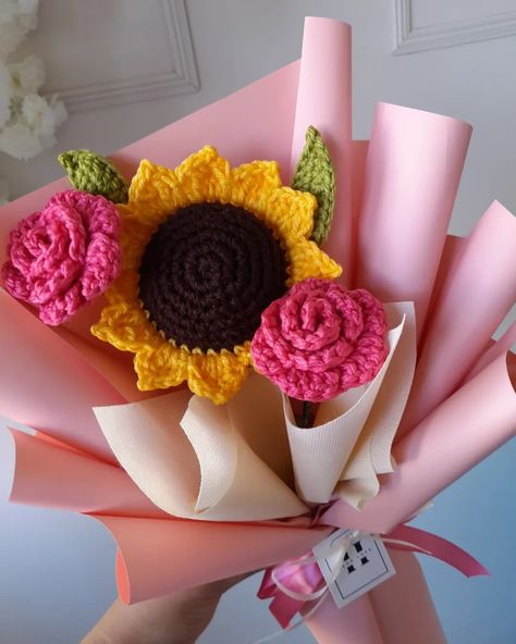 Crochet Flowers Bouquet, Crochet Bouquet, Craft Business, Crocheted Item, Crochet Designs, Crochet Flowers, Flowers Bouquet, Bouquets, Yarn