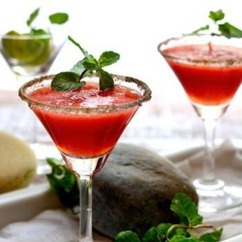 WATERMELON COSMOPOLITAN #Watermelon #Party #Drink #Summer #Coolant Watermelon Cosmopolitan, Cosmopolitan Cocktails, Cosmopolitan Recipe, Cosmopolitan Cocktail, Martinis Drinks, Appetizer Party, Juice Ice, Fruity Drinks, Cocktail Ingredients