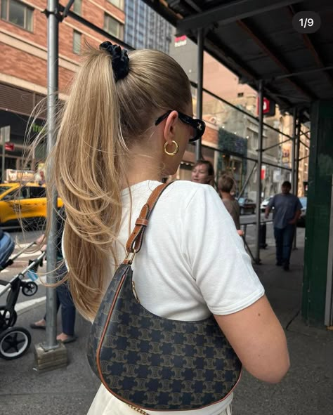 Nyc girl Celine Bag Outfit, Celine Ava, Celine Outfit, Shoulder Bag Outfit, Success Lifestyle, My Style Bags, Bag Outfit, Aesthetic Fits, Mommy Style