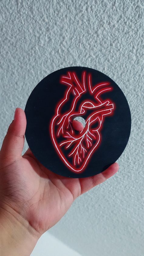 #CDart #NeonHeart #DIY Disc Diy Ideas, Painting Records Ideas, Painting On Cds Aesthetic, Ideas Para Pintar Cd, Cd Design Ideas Cd Art, Painting Ideas On Cds, Diy Cds Ideas, Dvds Pintados, Painted Cds Aesthetic