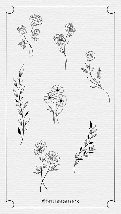 Tatuagem feminina minimalista Tattoo Minimalista Feminina, Tatau Tattoo, Birth Flower Tattoos, Tattoo Feminina, Mini Tattoos, Birth Flowers, Butterfly Tattoo, Flower Tattoos, Flash Tattoo