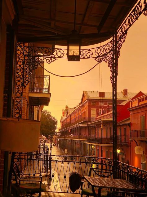 1920's Asthetic, Mafia Core, New Orleans Aesthetic, Nouvelle Orleans, New Orleans Architecture, Downtown New Orleans, Oc Board, New Orleans French Quarter, New Orleans Homes