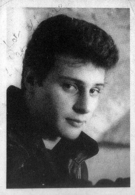 1961 Pete Best photo shoot, The Cavern, 10 Mathew Street, Liverpool - Bob Dean Young Beatles, Pete Best, The Beatles 1960, Stuart Sutcliffe, The Quarrymen, Beatles Band, Unusual Pictures, Just Good Friends, Beatles Pictures