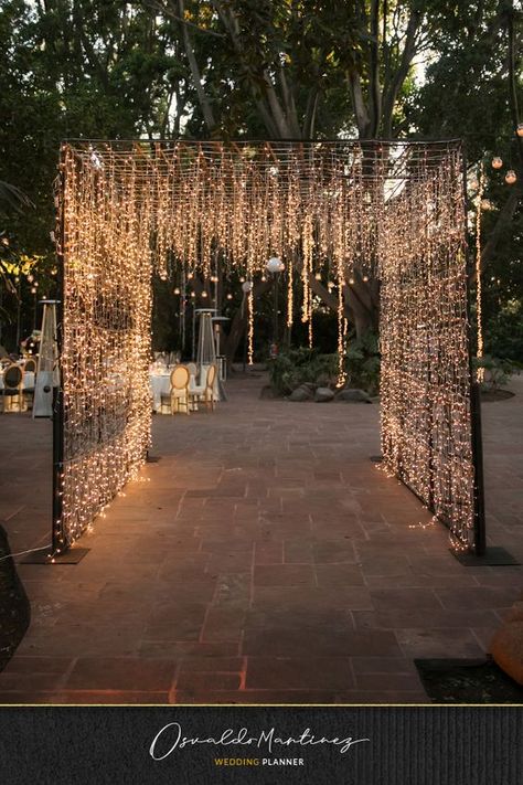 Diy Gala Decorations Party Ideas, Wedding Decor Inside, Outdoor Backdrop Ideas, Birthday Background Design Party Ideas, Indoor Rustic Wedding, Wedding Decorations Ideas, Rustic Wedding Decorations, Outdoor Walkway, Wedding Entrance Decor