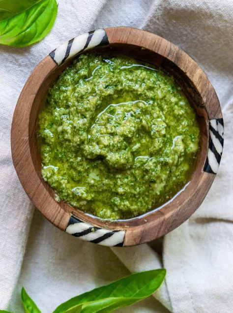 Dairy Free Pesto, Homemade Pesto Sauce, Sauce Pesto, Basil Pesto Recipes, Pistachio Pesto, Walnut Pesto, Tomato Pesto, Pesto Chicken Pasta, Homemade Pesto