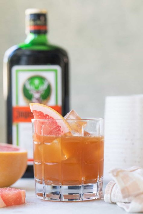 Jagermeister Cocktails, Cheap Alcoholic Drinks, Cheap Mixed Drinks, Jagermeister Drinks, Tequila And Lemonade, Popular Mixed Drinks, Drinks To Make At Home, Cocktails Made With Gin, Basic Cocktails