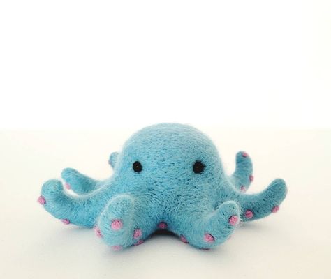 This octopus is needle felted using 100% pure Canadian sheep's wool. I begin with plain rough wool roving to make the core shape, and finish the item with a smooth covering of fine Merino wool. The black eyes are plastic. This needle felted octopus is approximately 17 cm in diameter and 6 cm tall. Because each item is made individually by hand, sizes are approximate, and each animal turns out uniquely! The softly textured nature of wool means each needle felted item is a beautifully tactile piec Needle Felting Octopus, Needle Felt Sea Creatures, Needle Felt Octopus, Needle Felting Fish, Easy Needle Felting Ideas, Easy Needle Felting Projects, Felted Octopus, Needle Felted Dinosaur, Needle Felted Frog