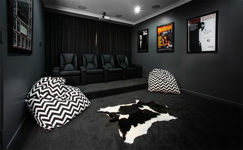 20 Well-Designed Contemporary Home Cinema Ideas for the Basement Media Room Seating, Cinema Idea, Theater Room Decor, Small Home Theaters, Movie Room Decor, Theatre Interior, Home Cinema Room, At Home Movie Theater, Urban Interiors