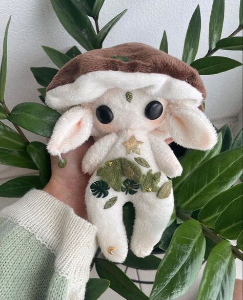 Mushroom Guy, Creepy Stuffed Animals, Little Mushroom, Cute Squishies, Easy Crochet Animals, Doll Plushies, Handmade Plushies, Cute Sewing Projects, Astuces Diy