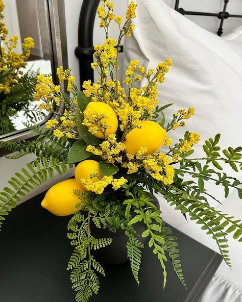 Message Conversation, Christmas Centerpieces Cheap, Yellow Flower Arrangements, Rustic Flower Arrangements, Lemon Centerpieces, Blue Flower Arrangements, Tailgate Table, Alter Decor, Modern Table Decor