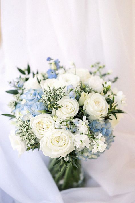 A winter floral arrangement looks perfect for any bride. Speaking from experience, this floral selection completes a snowy backdrop. Keep this to your bridal floral collection. Oxypetalum Bouquet, Blue Purple And White Wedding Flowers, Wedding Flowers With Hydrangeas, Blue And Green Wedding Flowers, Blue Hydrangea Bouquet Wedding, Dusty Blue Bouquet, Bridal Bouquet Green, Wedding Flowers Centerpieces, Centrepiece Wedding