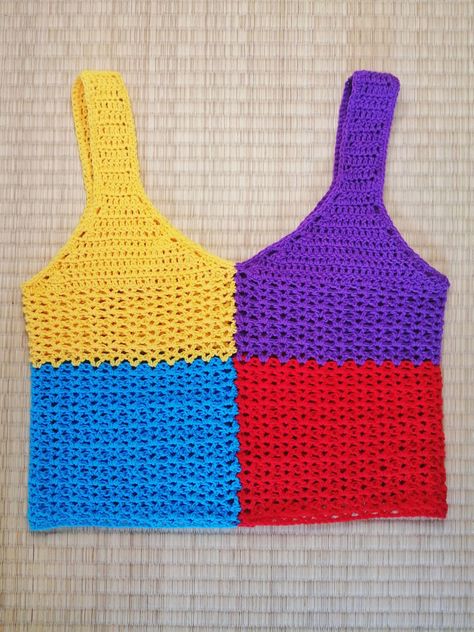 🌻crochet colorblock top🌻 Crochet Trends, Color Block Crochet, Block Crochet, Colorblock Top, Color Block Top, Crochet Crop Top, Summer Crochet, Crochet Ideas, Color Blocking