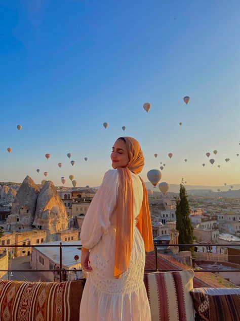 #fashion #aesthetic #photoshoot #instagram #summer #vacation #turkey #hijab #hijabfashion #blog #tiktok Hijabi Travel, Turkey Hijab, Turkey Vacation, Outfit Modest, Turkey Photos, Aesthetic Photoshoot, Hijab Aesthetic, Vacay Outfits, Hijabi Outfits