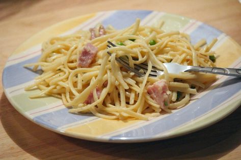 Creamy Ham Linguine - 5 Ingredient Recipes Linguine Recipes, Quick Pasta, 5 Ingredient Recipes, Inexpensive Meals, 5 Ingredient, Linguine, Dish Recipes, Bell Pepper, How To Cook Pasta