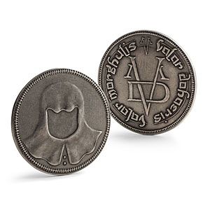 “If the day comes when you would find me again, give that coin to any man from Braavos, and say these words to him." Valar Morghulis Coin, Faceless Man, Game Of Thrones Gifts, Geek Toys, Valar Dohaeris, Faceless Men, The Faceless, I Love Games, Games Of Thrones