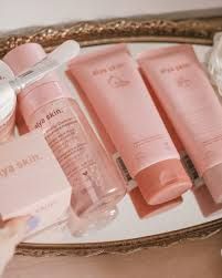 Pink Aesthetic Skincare, January Theme, Pink Skincare, Aesthetic Bath, Products Aesthetic, Light Feminine, Pink Clay Mask, Skin Photo, Aesthetic Skincare