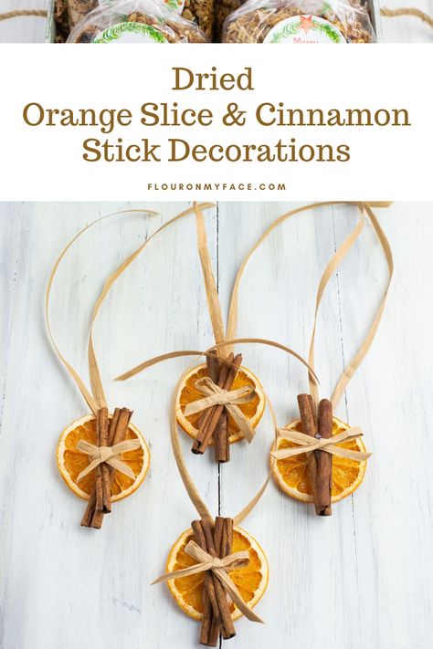 Dried Orange Slices and Cinnamon Stick Decorations Cinnamon Sticks Decor, Dehydrated Orange Slices, Cinnamon Sticks Ornaments, Deco Orange, Orange Ornaments, Decorating With Sticks, Natural Christmas Decor, Orange Slice, Dried Oranges