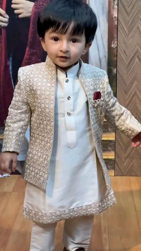 Wedding Outfits Indian, Indian Wedding Clothes For Men, Wedding Outfit For Boys, Sherwani For Men Wedding, Boys Kurta Design, Wedding Kurta For Men, Kids Dress Boys, Groom Dress Men, Kids Party Wear Dresses