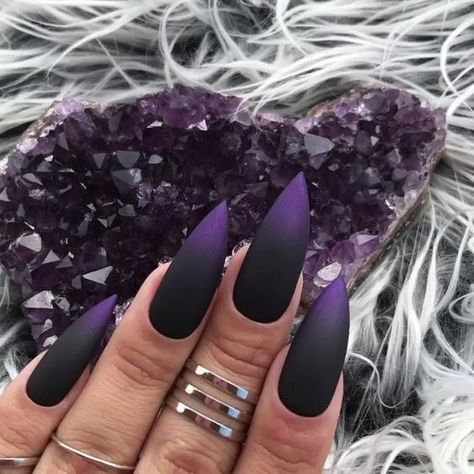 Vampy Nails, Gothic Wardrobe, Unghie Sfumate, Matte Nail Art, Nagellack Trends, Stiletto Nail Art, Matte Nail, Gothic Nails, Goth Nails