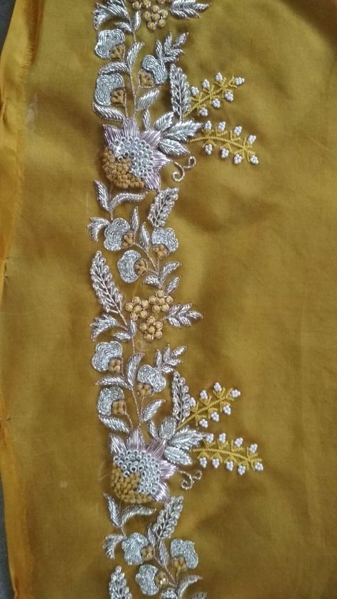 Zari Work Embroidery Design Lehnga, Zari Embroidery Designs, Dabka Work Embroidery, Vestido Charro, Hand Beaded Embroidery, Hand Embroidery Dress, Wedding Blouse Designs, Bead Embroidery Tutorial, Couture Embroidery