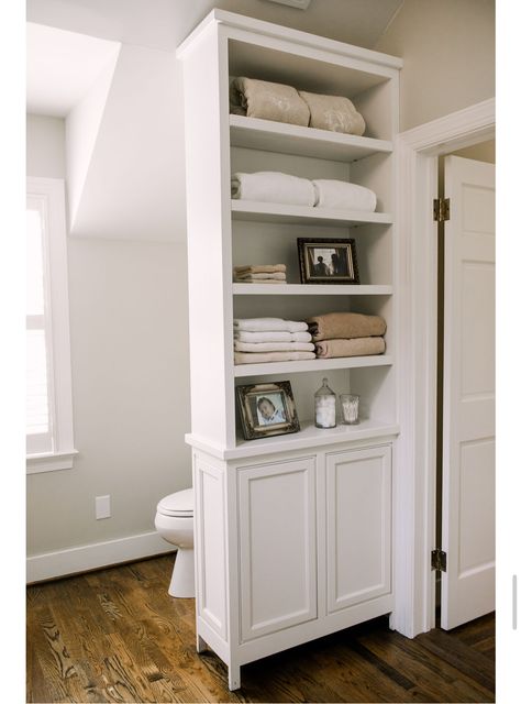 Bathroom Linen Cabinet With Hamper, Bathroom Storage Remodel, Cabinets Around Toilet, Shower With Storage Next To It, Master Bath Storage, Bathroom Storage Tower, Green Bathroom Ideas, Decora Fashion, Bathroom Linen Closet