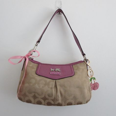 SOLD 🩰Y2k Coach pink & beige monogram madison bag 🩰 ⋆ $150 ⋆ Free US shipping ⋆ good condition, light staining shown ⋆ 9.5" x 5.5" (7" shoulder strap) ⋆ Purchase directly through website in bio or dm me to purchase ⋆ Accessories included ────୨ৎ──── #y2k #coachbag #2000s #vintagecoach #fall #pinterest #fallaesthetic #fallinspo Coach Bag Vintage, Coach Vintage Bag, 2000s Purse, Bag 2000s, 2000s Bags, Purses Coach, Fall Pinterest, Y2k Bags, Vintage Coach Bag