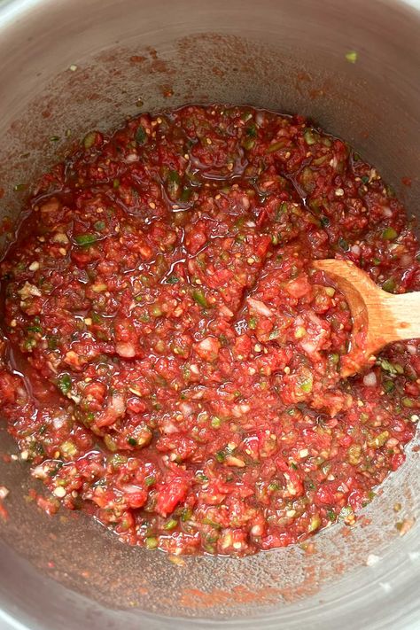 Homemade Canned Salsa – 5 Boys Baker Canned Salsa Recipe, Homemade Canned Salsa, Chunky Salsa Recipe, Canned Salsa, Canned Salsa Recipes, Tomato Salsa Recipe, Canning Salsa, Drying Cilantro, Fresh Tomato Recipes