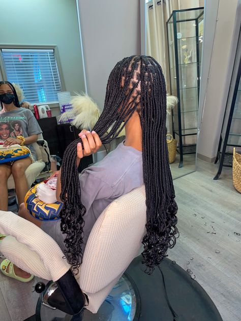 Girl holding up hair small knotless braids color black with curly ends Black Knotless Braids, Black Knotless, Queen Hairstyles, Small Box Braids Hairstyles, Curled Hair With Braid, Protective Braids, Cute Box Braids, Braids Ideas, Inspo Hair