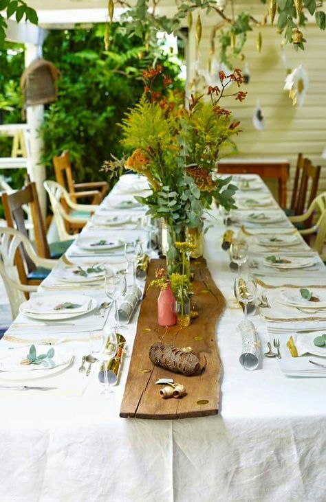 Our family bush christmas 2015. Had fun deecorating this years theme with Aussie native bush and a bit of gold sparkle.  Suspended branch with blue ecculuptus leaves and copper fiary lights, dipped gold glitter gum nuts, white feathers with ends dipped in gold glitter and gold glitter decorations. Found some fabulous jarrah face cuts as our table runner - decorated with bottles (some dipped is gold glitter) and vases of Aussie natives and scattered gold glitter gumnuts.  Christmas table deco... Gum Leaves Table Decorations, Bush Christmas, Australian Christmas Table, Christmas Australian Decorations, Australian Xmas Table Settings, Australian Native Christmas Table, Australian Christmas Aesthetic, Australian Themed Christmas Decorations, Aussie Xmas Decorations