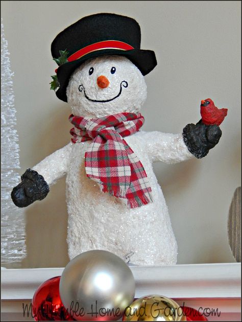 How To Make A Snowman You'll Love on MyHumbleHomeandGarden.com How To Build A Snowman, Diy Large Snowman, Wooden Snowmen Diy, Library Christmas, Christmas Crafts Snowman, Diy Snowman Decorations, Humble Home, Wooden Snowmen, Make A Snowman