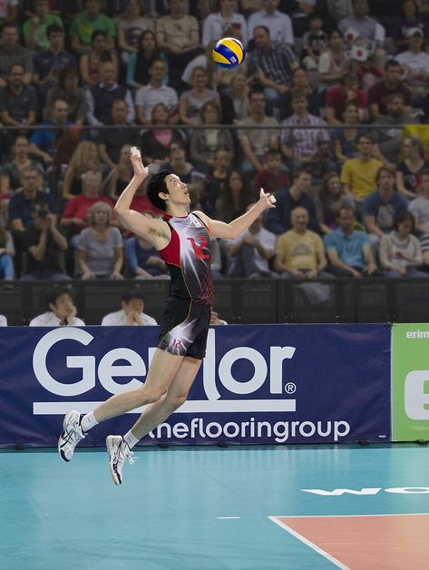 How to Float Serve in Volleyball: 6 Ace Scoring Tips And Strategies Serving In Volleyball, Float Serve Volleyball, Float Serve, Volleyball Serving Drills, Serve Volleyball, Volleyball Drills For Beginners, Volleyball Serve, Volleyball Skills, Volleyball Tips