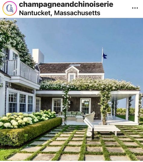 Nantucket House, Beautiful Beach Houses, Dream Beach Houses, Cape House, Garden Idea, Hill Interiors, Hamptons House, Up House, Cool Landscapes