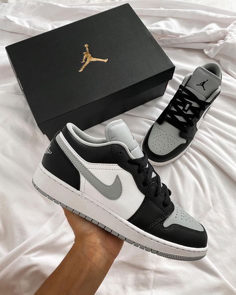 Nike Shoes Men Aesthetic, Jordan 1 Low Shadow, Nike Shoes Men, Doudoune The North Face, Gym Swag, Jordans 1, Dr Shoes, Nike Shoes Girls, Nike Fashion Shoes