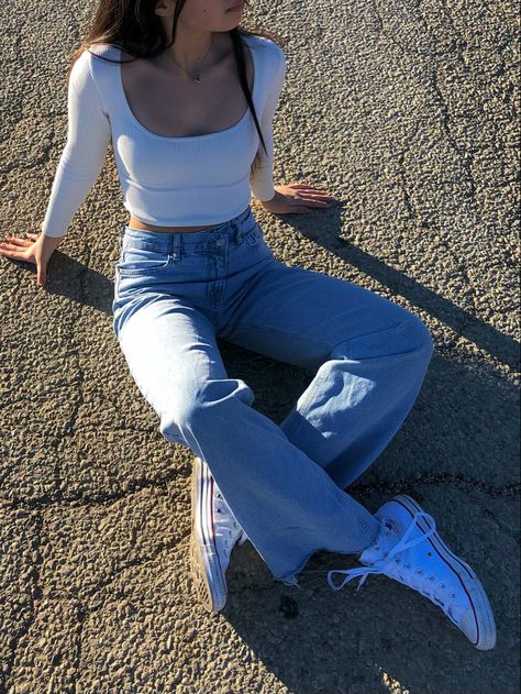 Airport Shoes Aesthetic, Blue Mom Jeans Outfit Aesthetic, Converse And Mom Jeans Outfit, Light Blue Jean Shirt Outfit Women, Blue Jeans And Converse Outfit, White Shirt And Jeans Outfit Aesthetic, Blue Jeans And White Top Outfit Casual, Modest Outfits Aesthetic Jeans, Outfit With Blue Converse